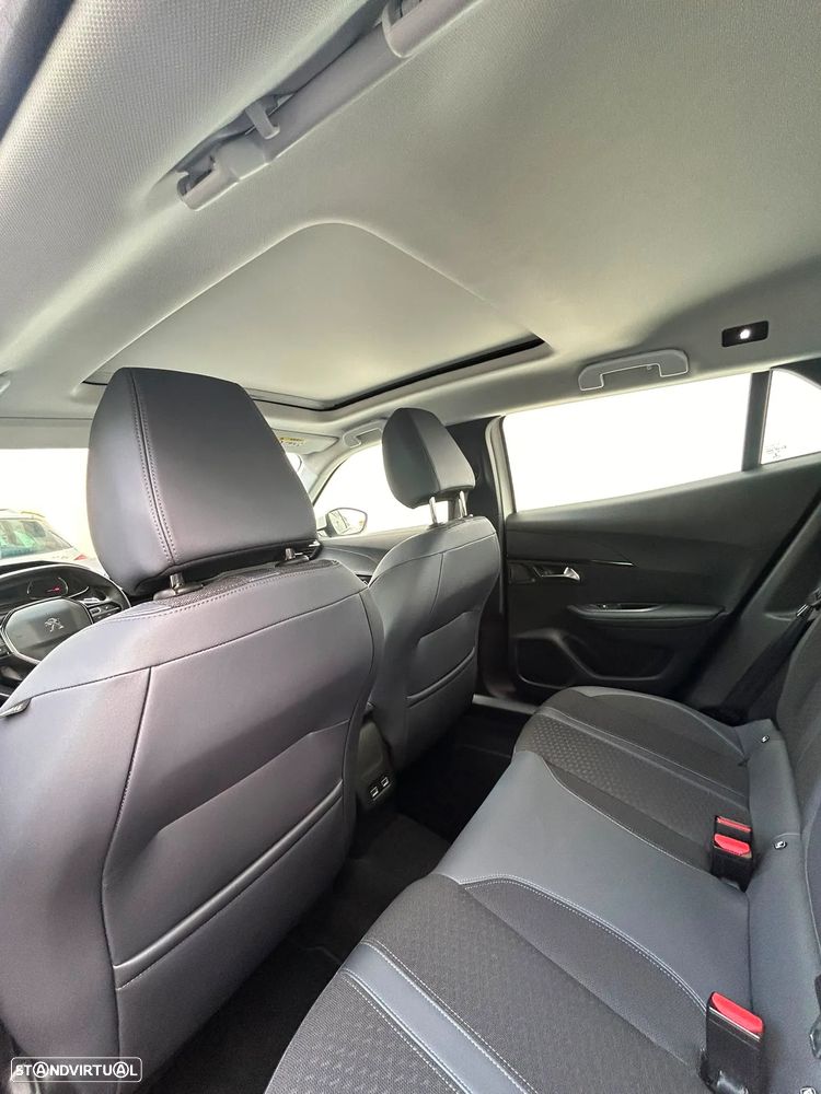 Peugeot 2008 PureTech 130 EAT8 Allure - 4
