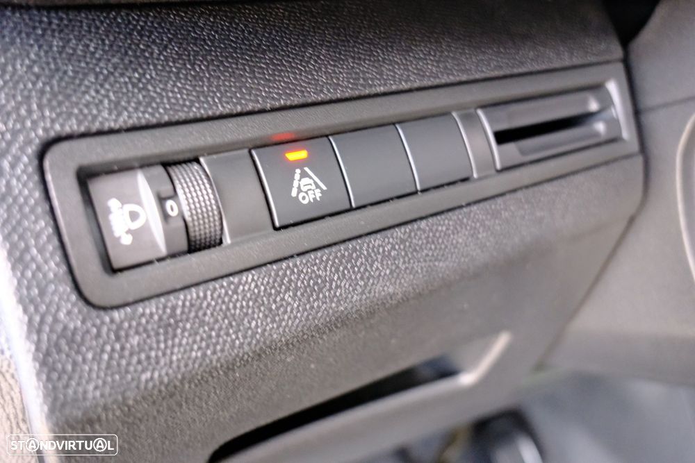 Peugeot 3008 1.2 PureTech Allure EAT8 - 18