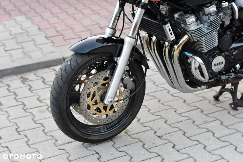 Yamaha XJR - 21