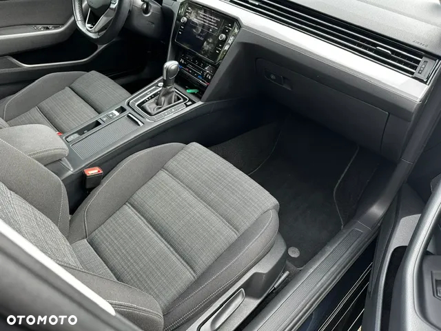 Volkswagen Passat - 27