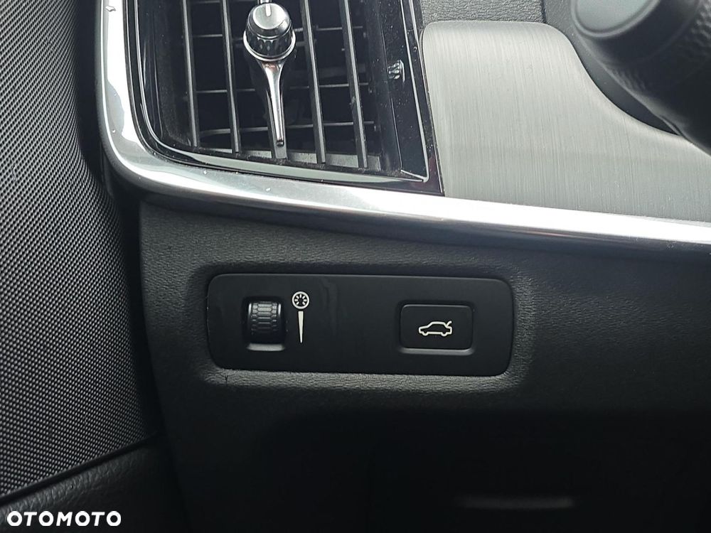 Volvo S90 T4 Momentum - 25