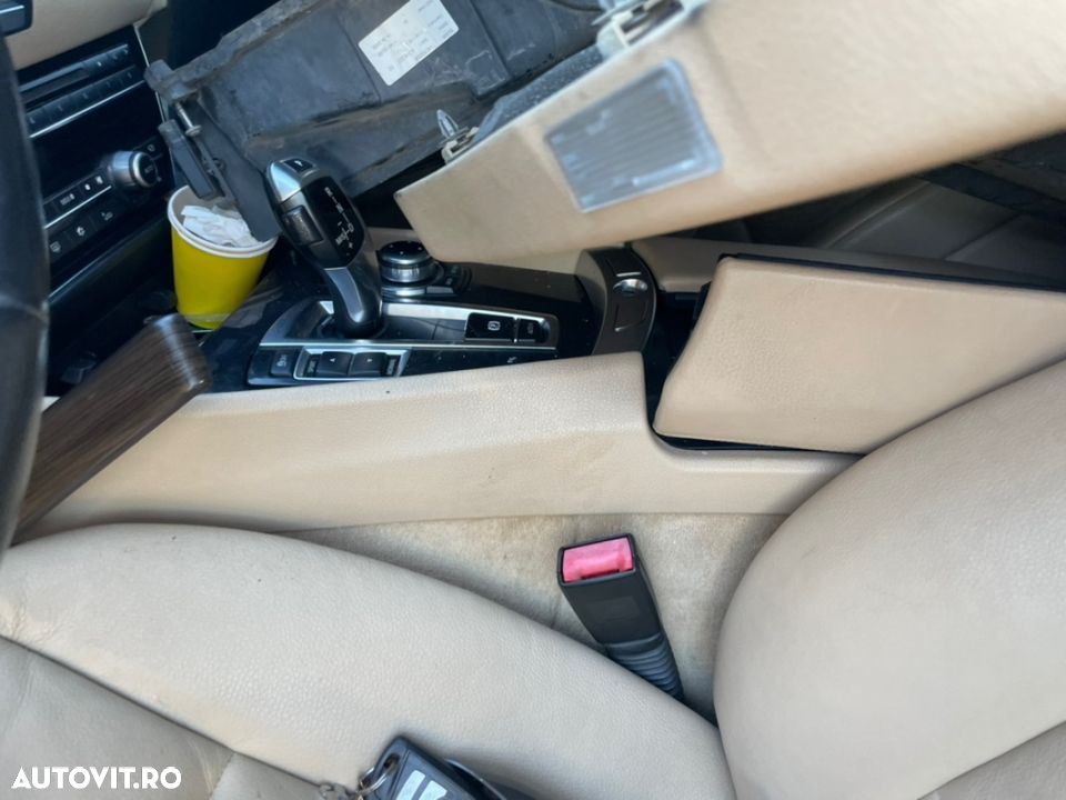 Dezmembrez dezmembrări piese bmw F07 GT seria 5 GT 530D 245 Hp 2011 trapa panoramica volan pe stanga planșa flansa bord etc perne grup cutie automată 8 HP 70 - 14
