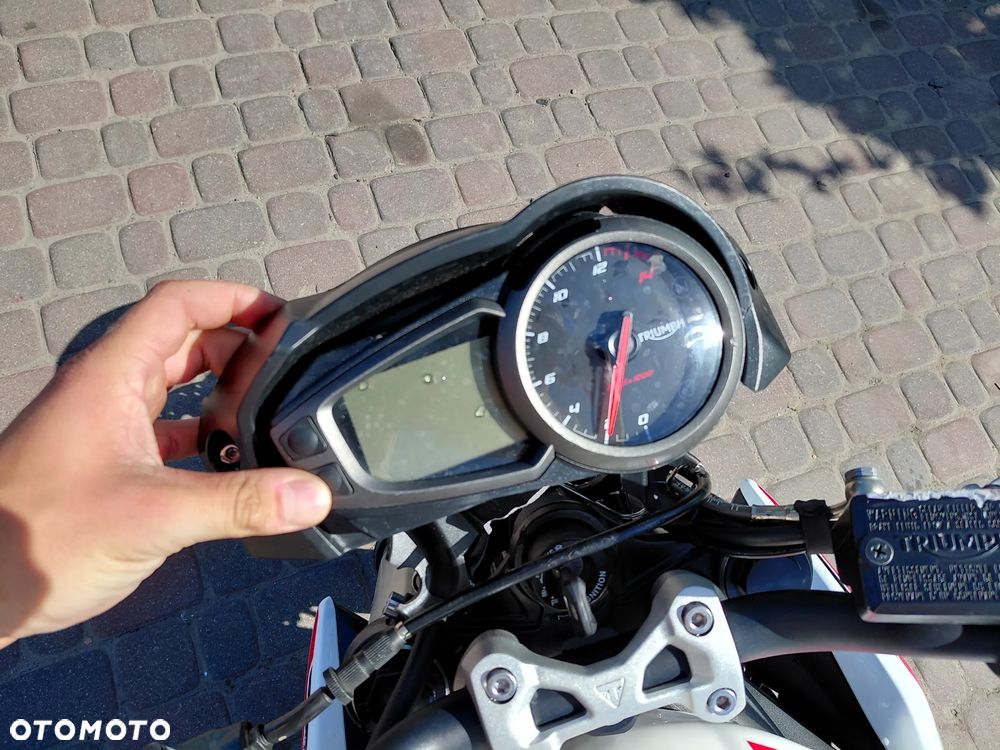 Triumph Street Triple - 10