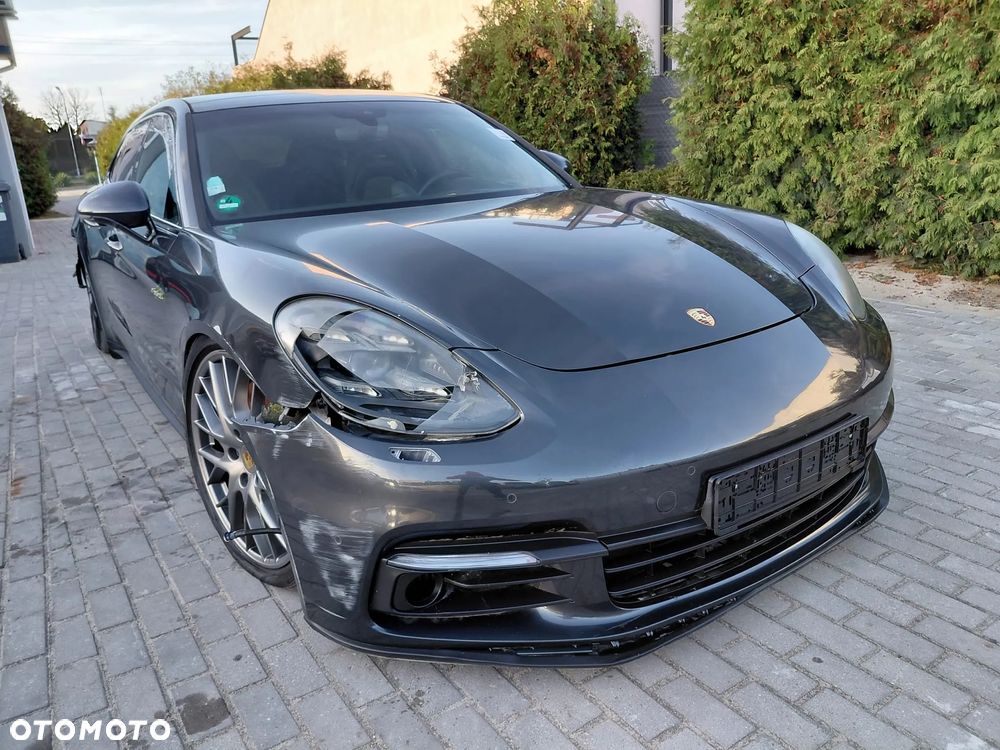 Porsche Panamera - 12