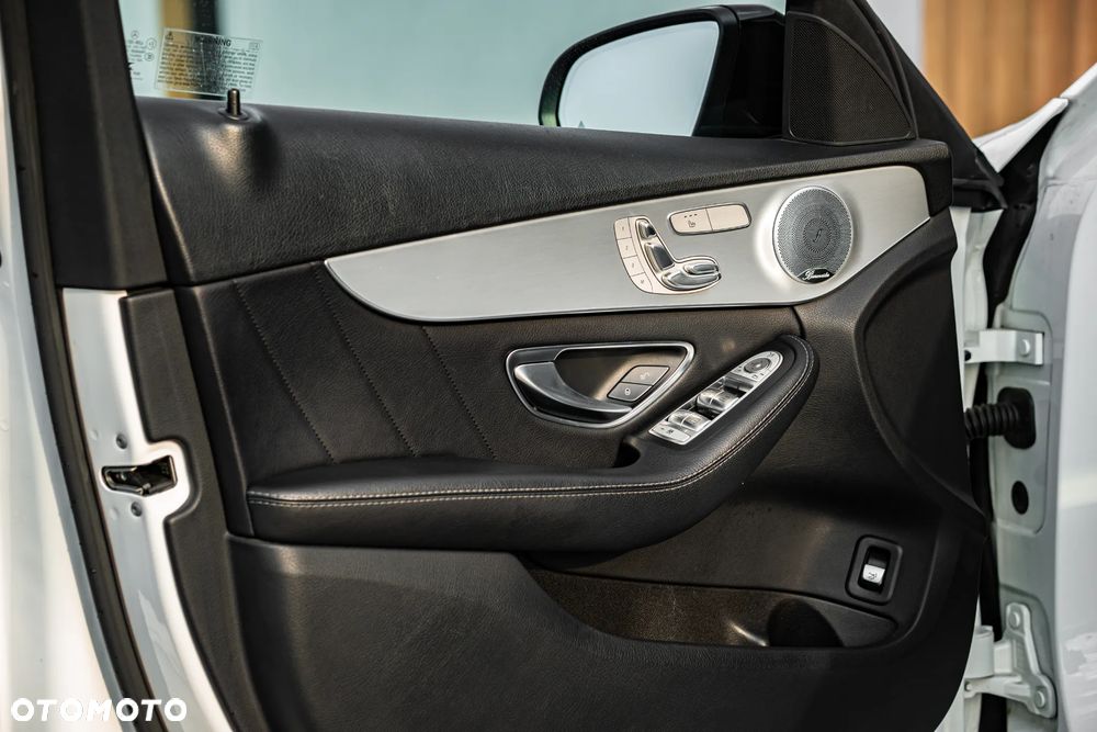 Mercedes-Benz Klasa C 300 4MATIC 9G-TRONIC - 13