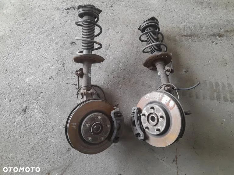 Zwrotnica amortyzator prawa lewy Macpherson przód Nissan Nissan Juke F15 1.6 2.0 b - 2