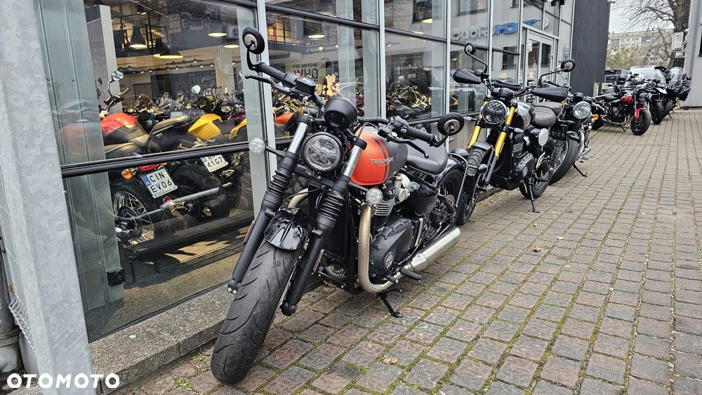 Triumph Bonneville Bobber - 2