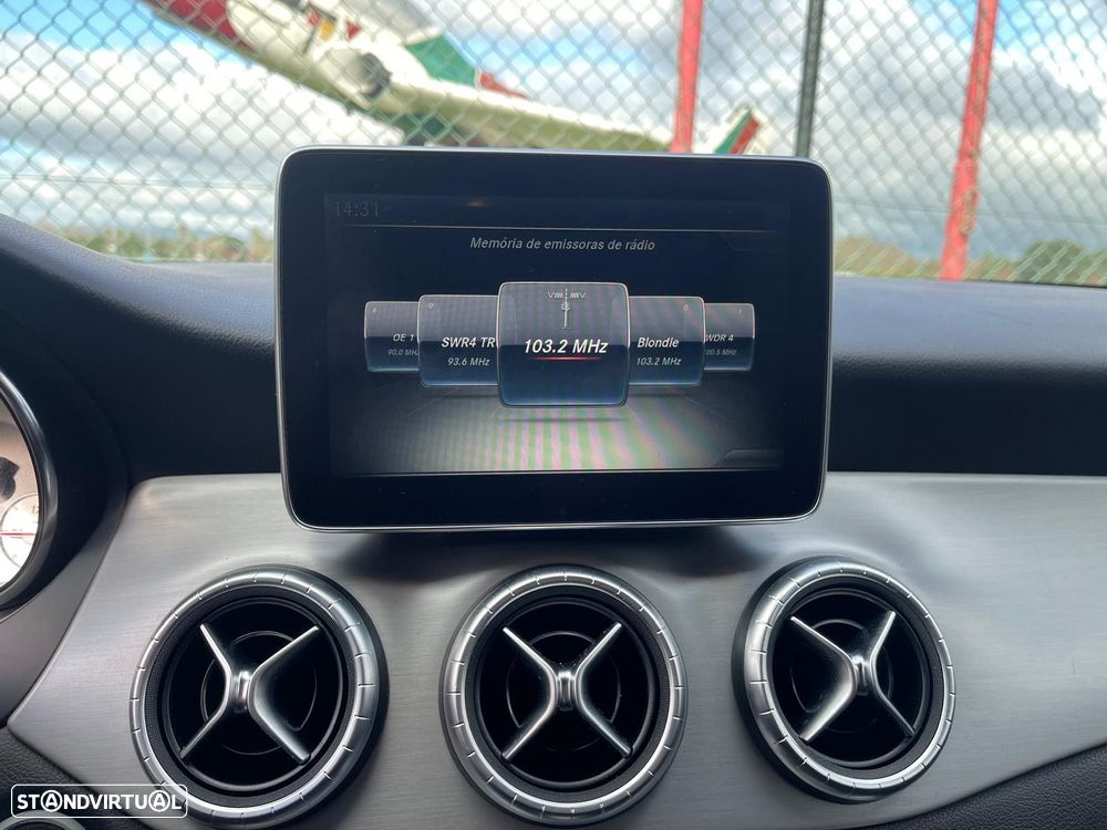 Mercedes-Benz CLA 200 d Shooting Brake AMG Line - 15