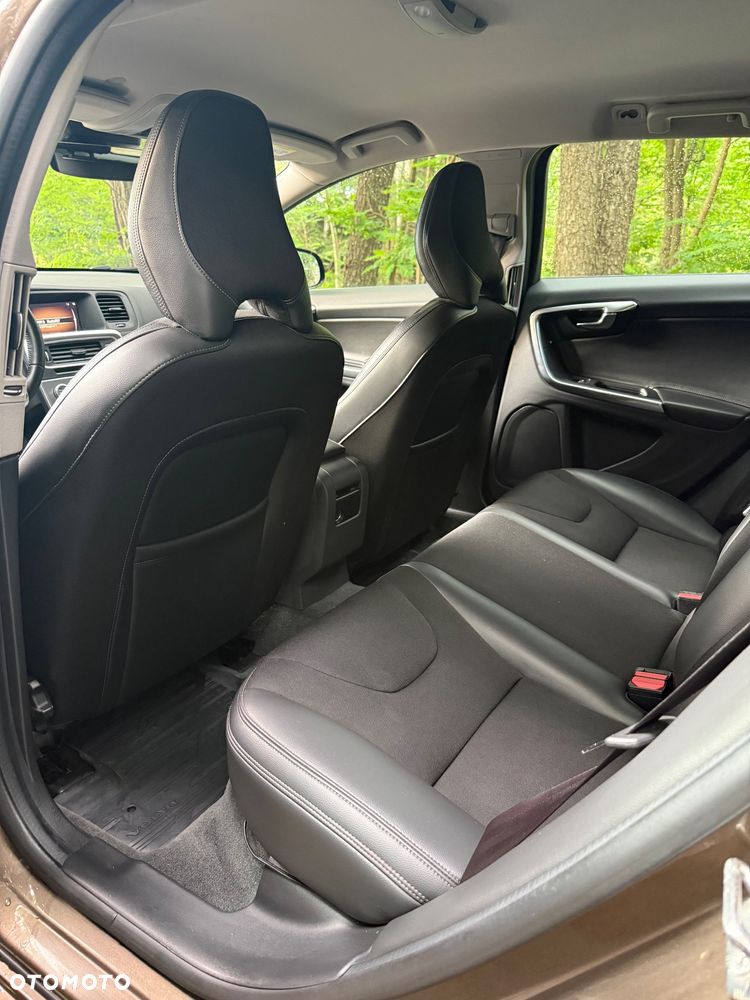 Volvo V60 Cross Country - 12