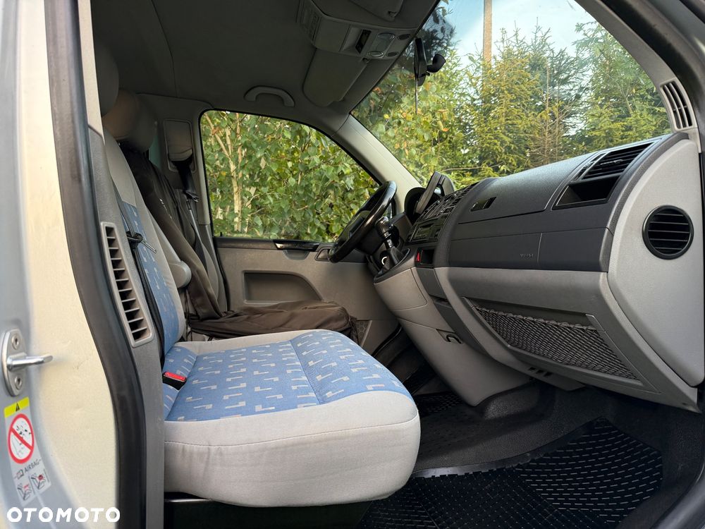 Volkswagen Caravelle - 9