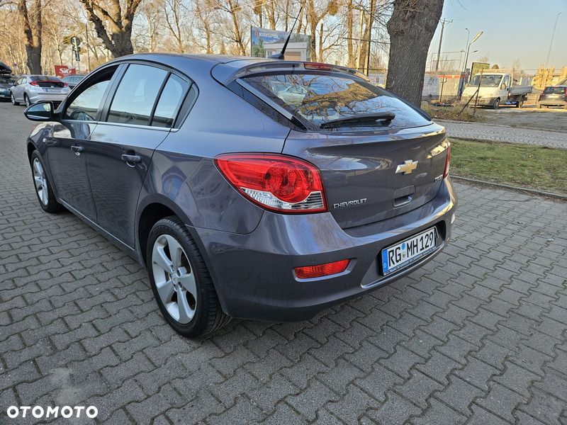 Chevrolet Cruze 1.8 LT - 12