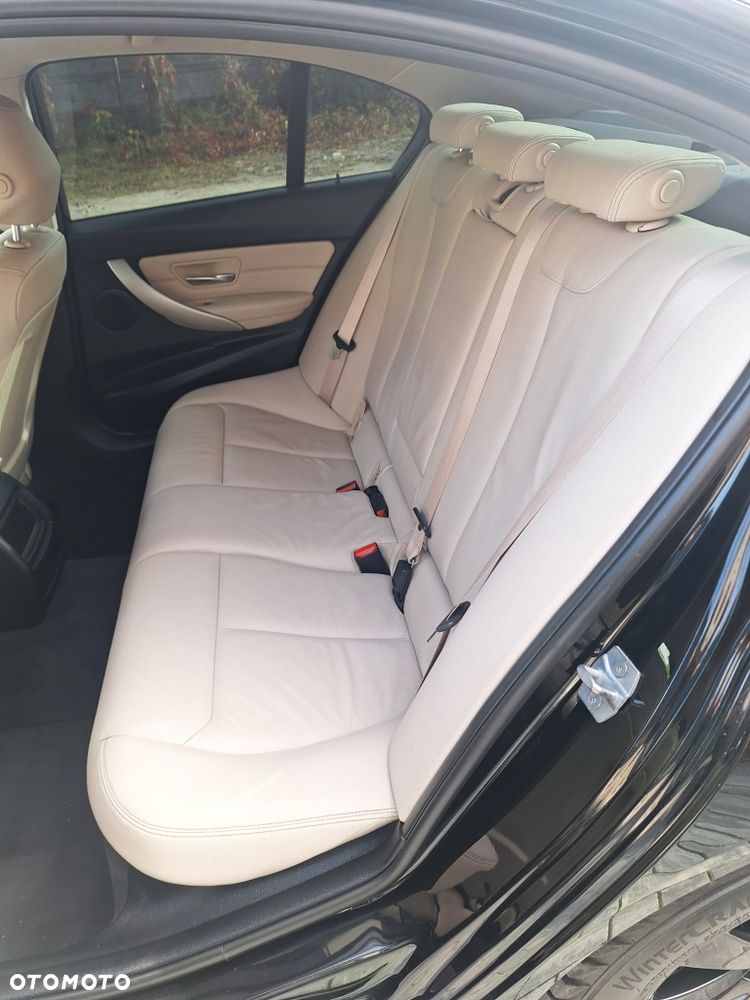 BMW Seria 3 320i Advantage sport - 9