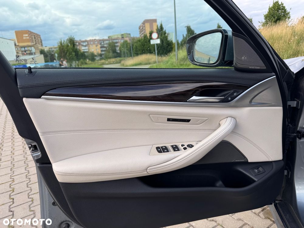 BMW Seria 5 530i xDrive M Sport sport - 11