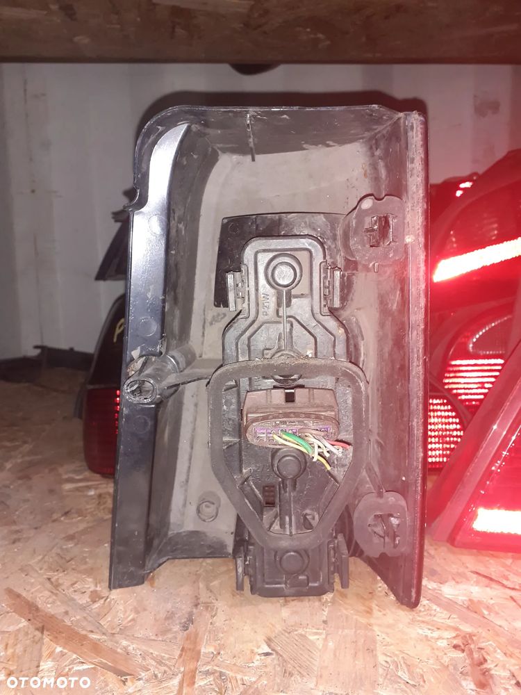 LAMPA TYLNA TYŁ LEWY LEWA PEUGEOT PARTNER - 2
