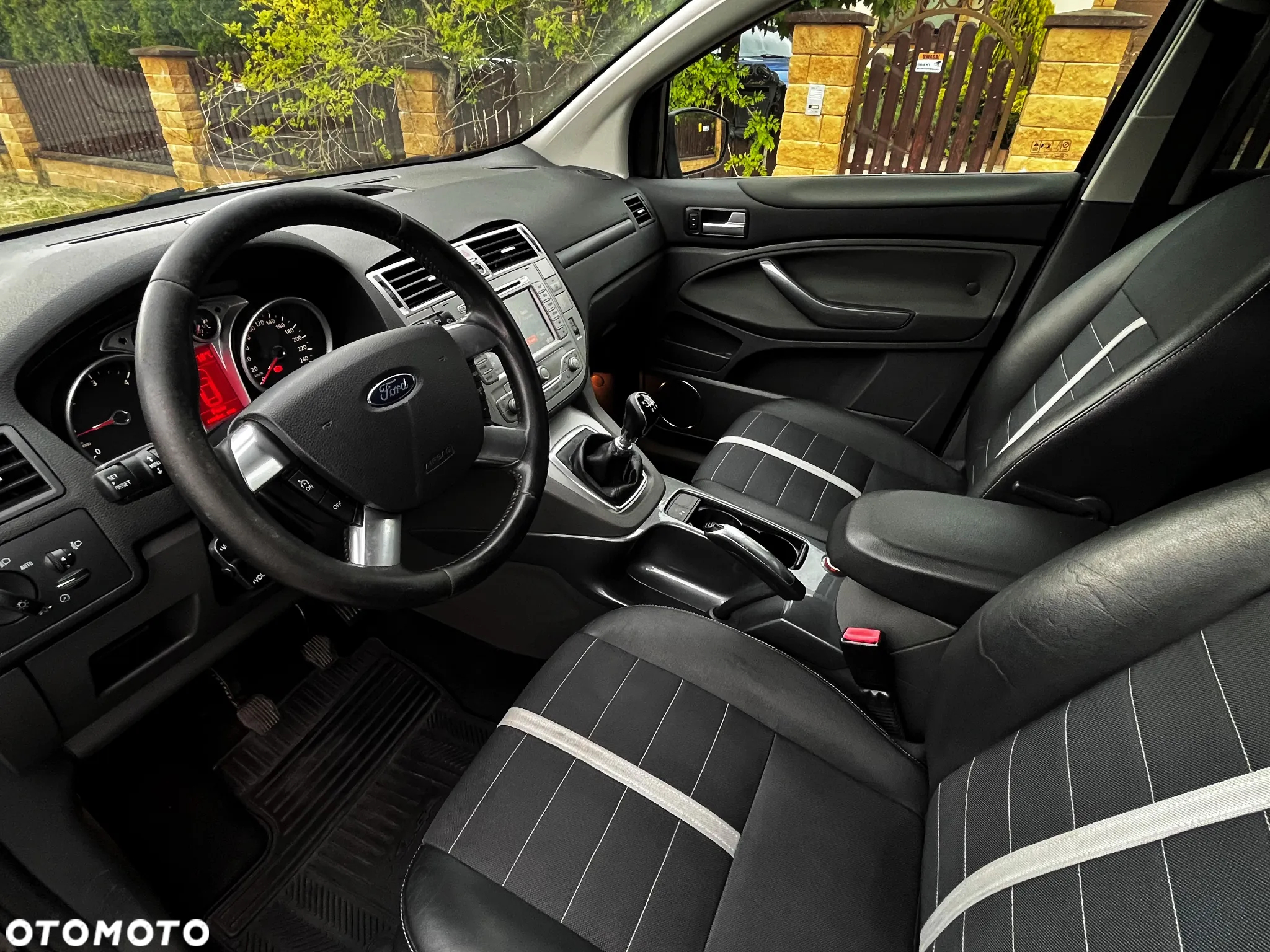 Ford Kuga 2.0 TDCi 2x4 Titanium - 5
