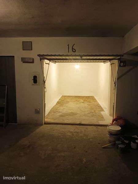 Aluga-se garagem Box 16mt2 - Grande imagem: 2/5