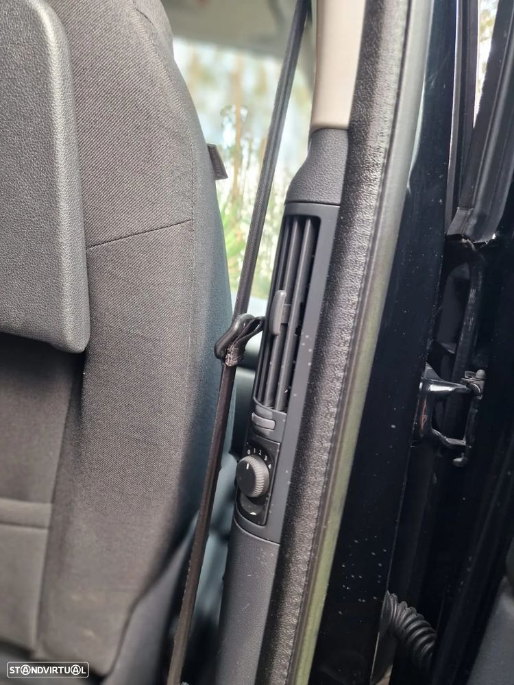 Peugeot 5008 1.6 HDi 7L Allure J17 - 22