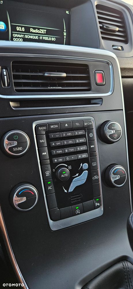 Volvo V60 D2 Momentum - 12