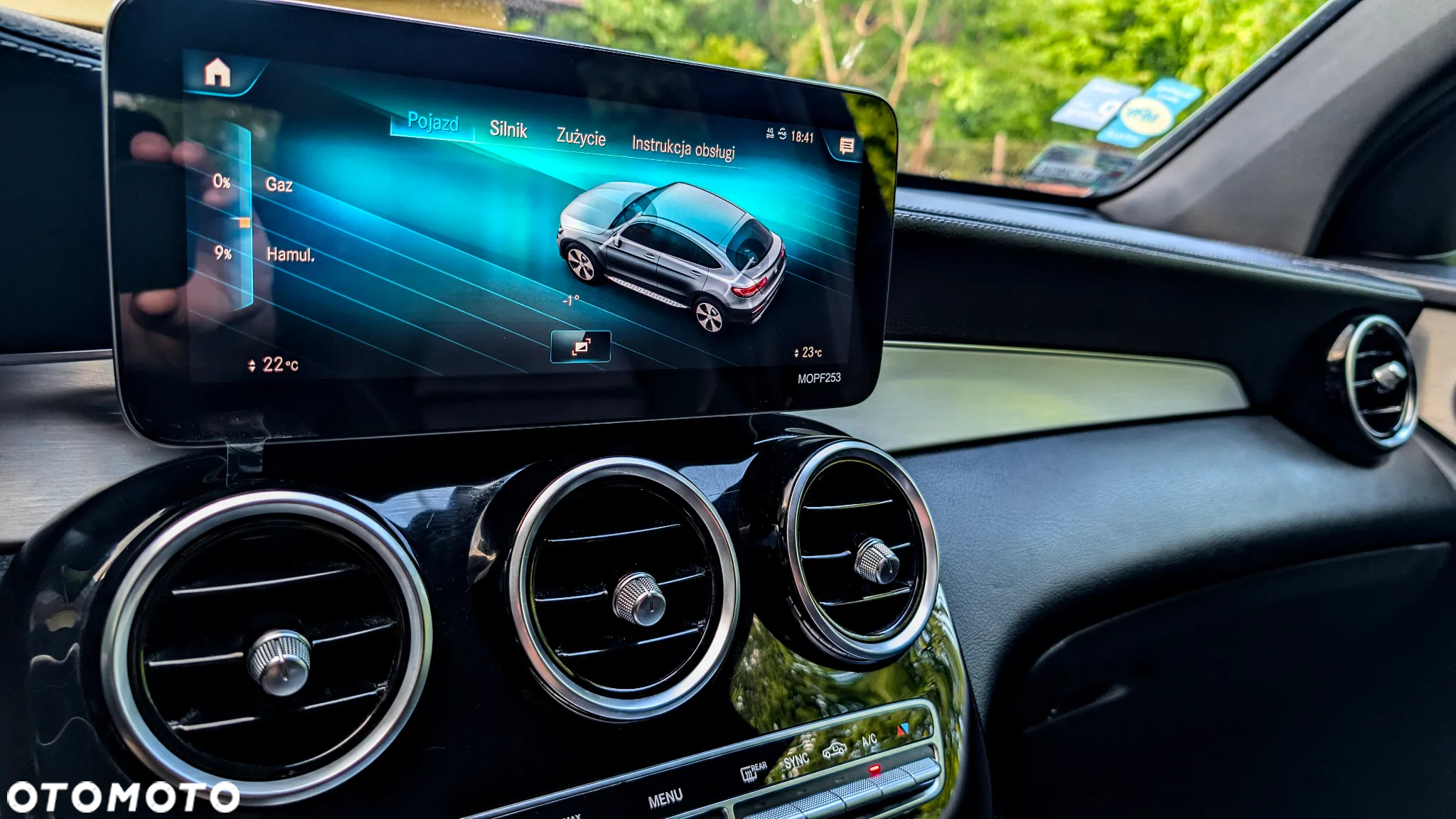 Mercedes-Benz GLC - 33