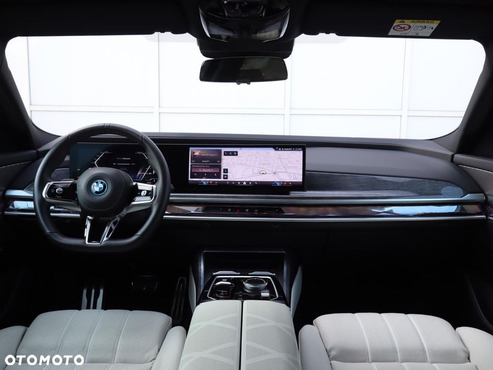 BMW i7 - 6