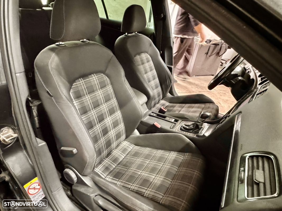 VW Golf 2.0 TDi GTD DSG - 53