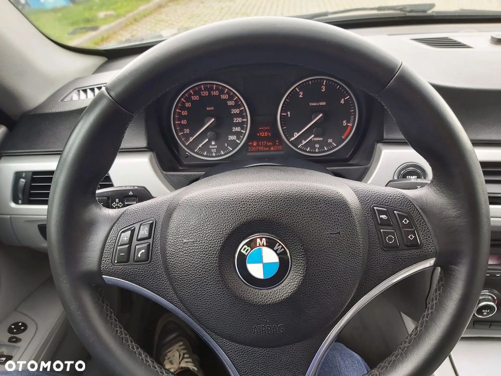 BMW Seria 3 320d DPF Efficient Dynamics Edition - 30
