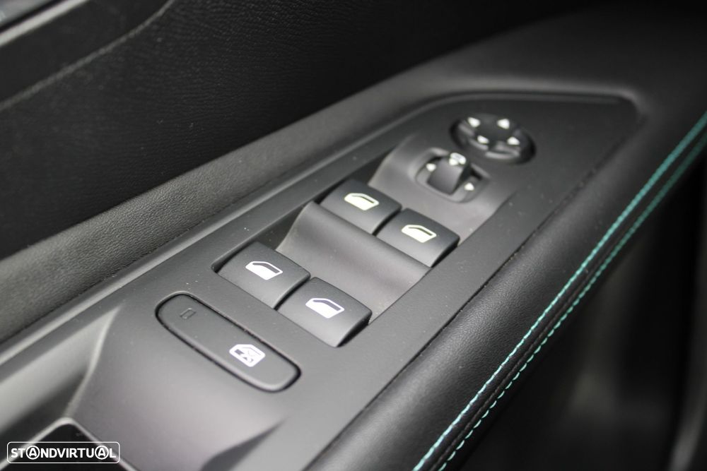 Peugeot 3008 1.6 Hybrid Allure e-EAT8 - 33