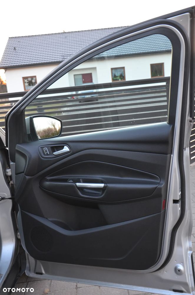 Ford Kuga 2.0 TDCi 4x4 Titanium - 22