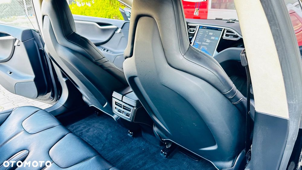 Tesla Model S - 28