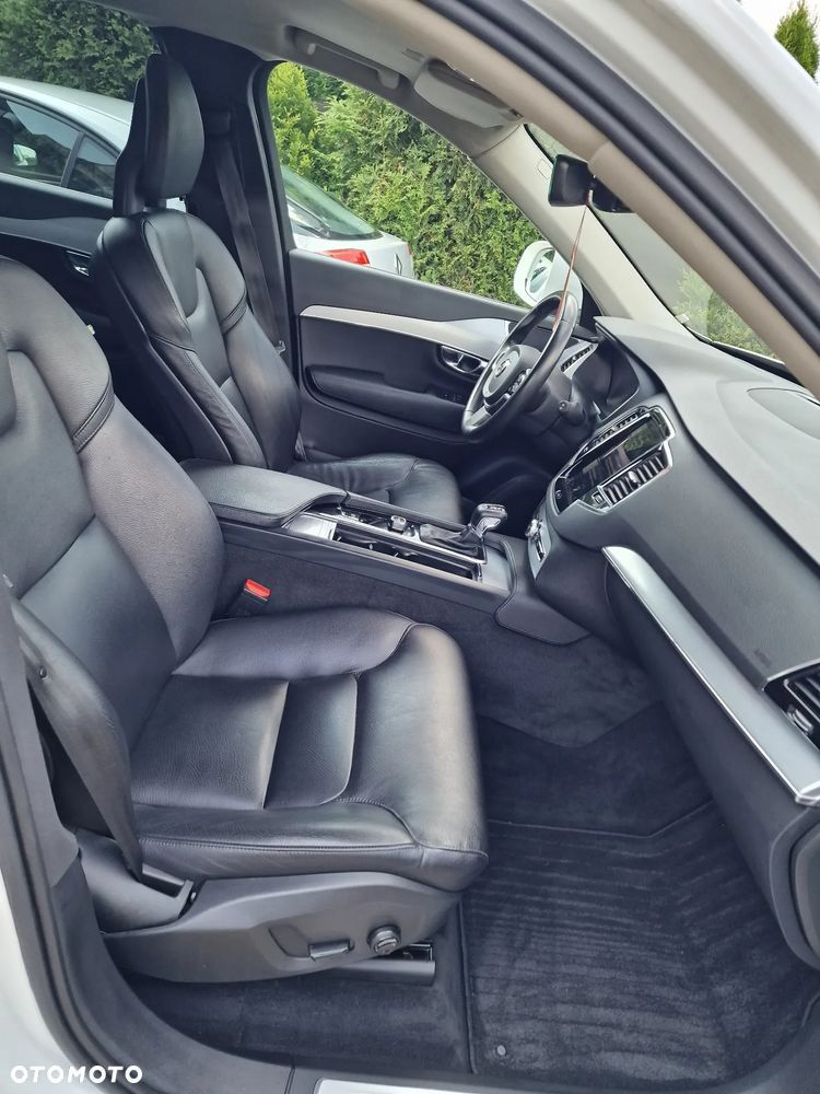 Volvo XC 90 D5 AWD Momentum 7os - 24