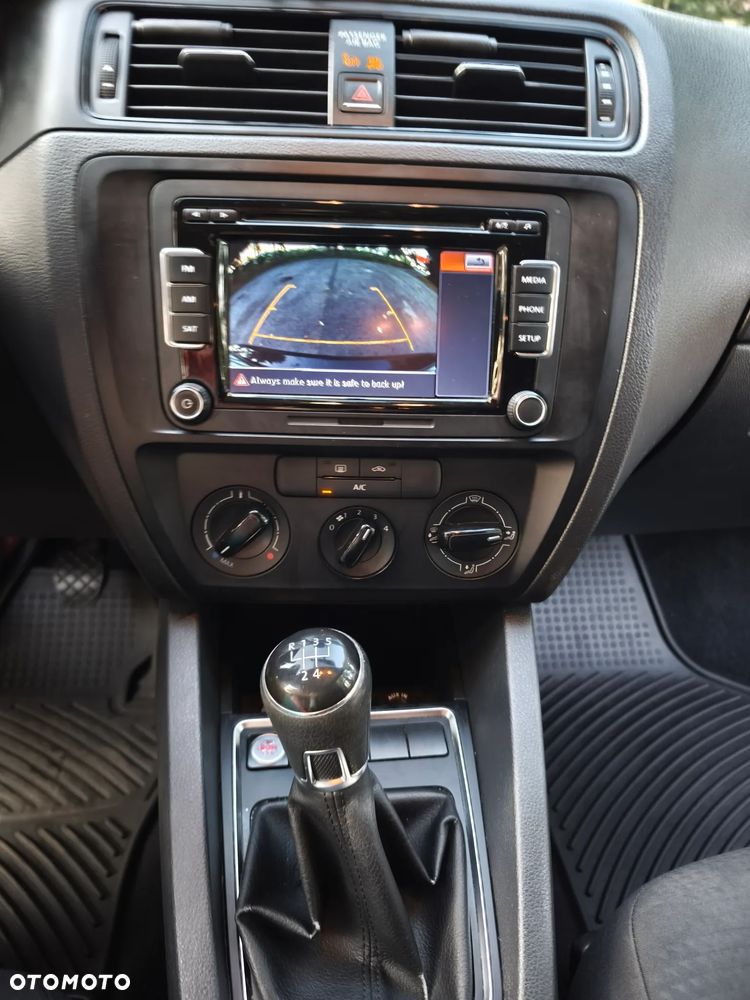 Volkswagen Jetta 2.0 Base - 12