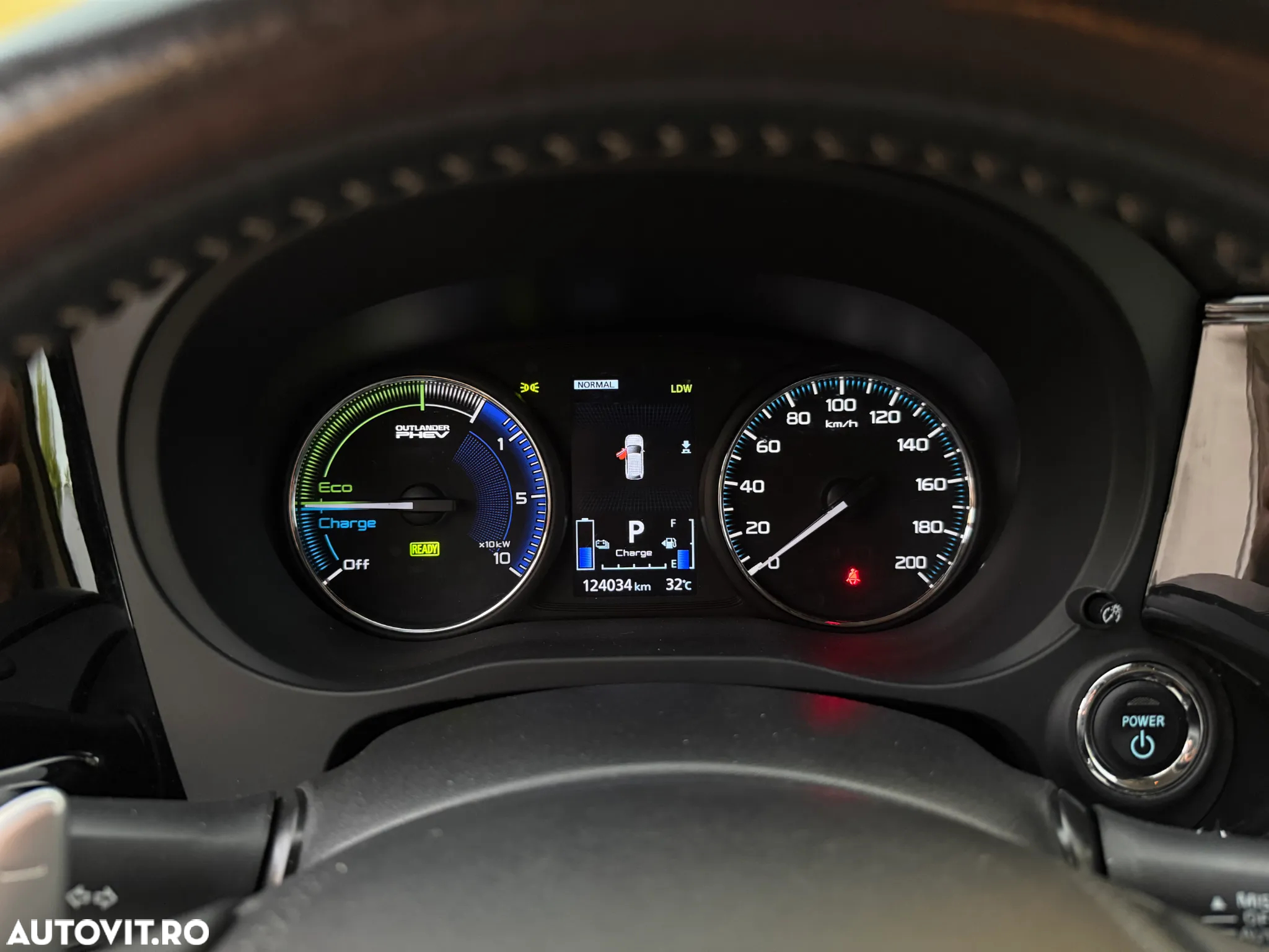 Mitsubishi Outlander 2.4 4WD Plug-In Hybrid - 16