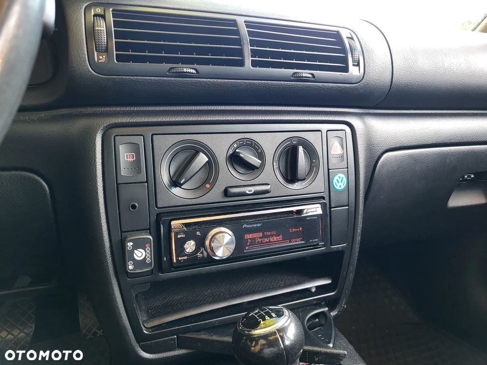 Volkswagen Passat 1.6 - 14