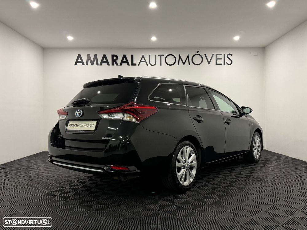 Toyota Auris Touring Sports 1.8 HSD Comfort +P.Techno+P.Sport - 4