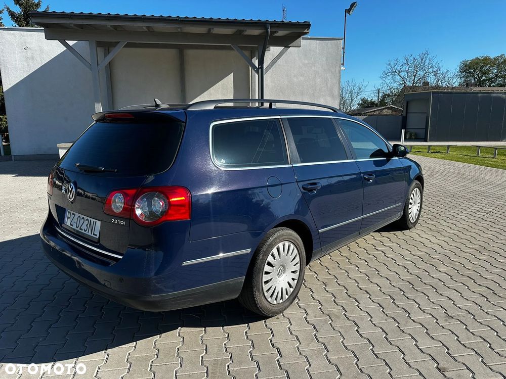 Volkswagen Passat - 4