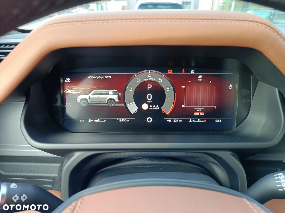 Land Rover Defender - 25