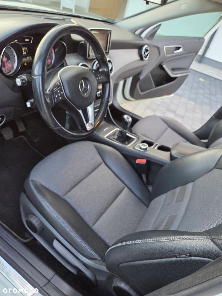 Mercedes-Benz GLA - 23