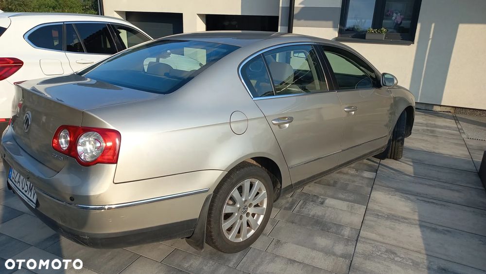 Volkswagen Passat - 1