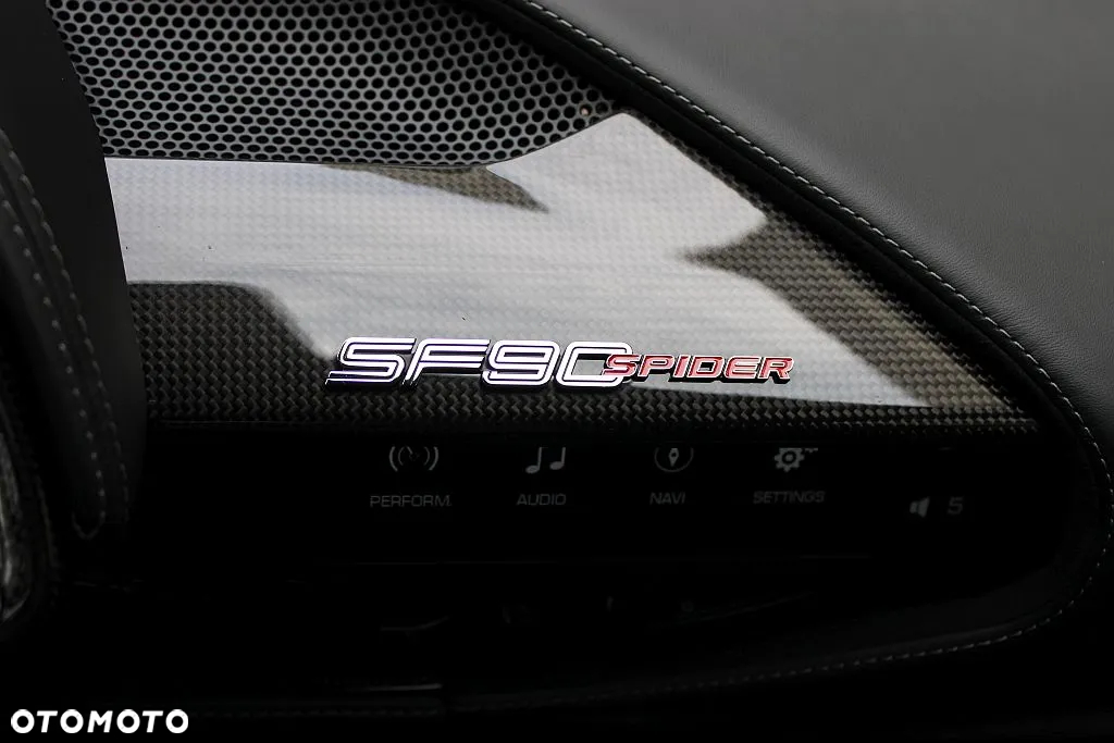 Ferrari SF90 Spider - 32