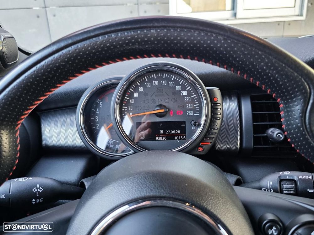 MINI 5 Portas Cooper D Auto - 29