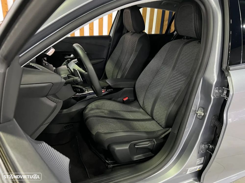 Peugeot 208 - 12