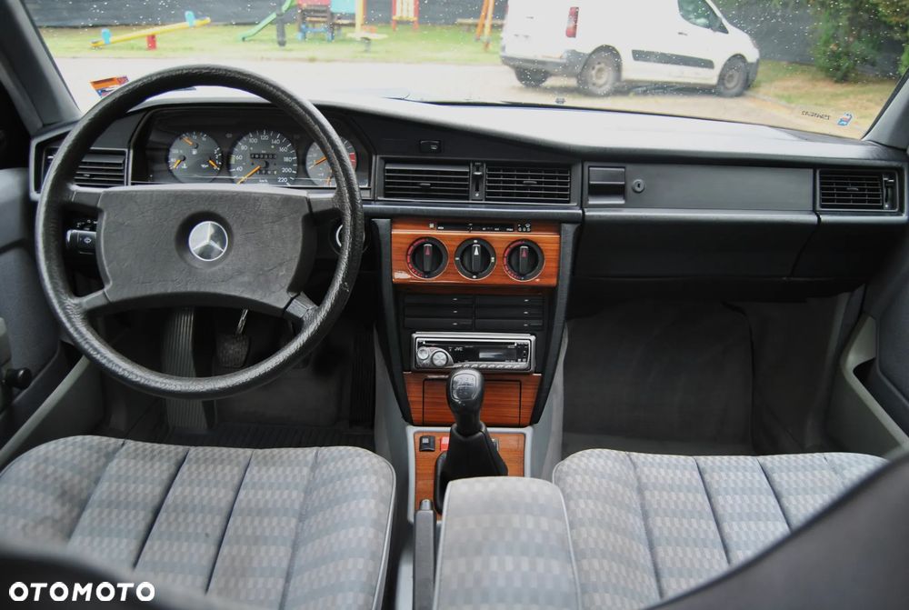 Mercedes-Benz W201 (190) - 9