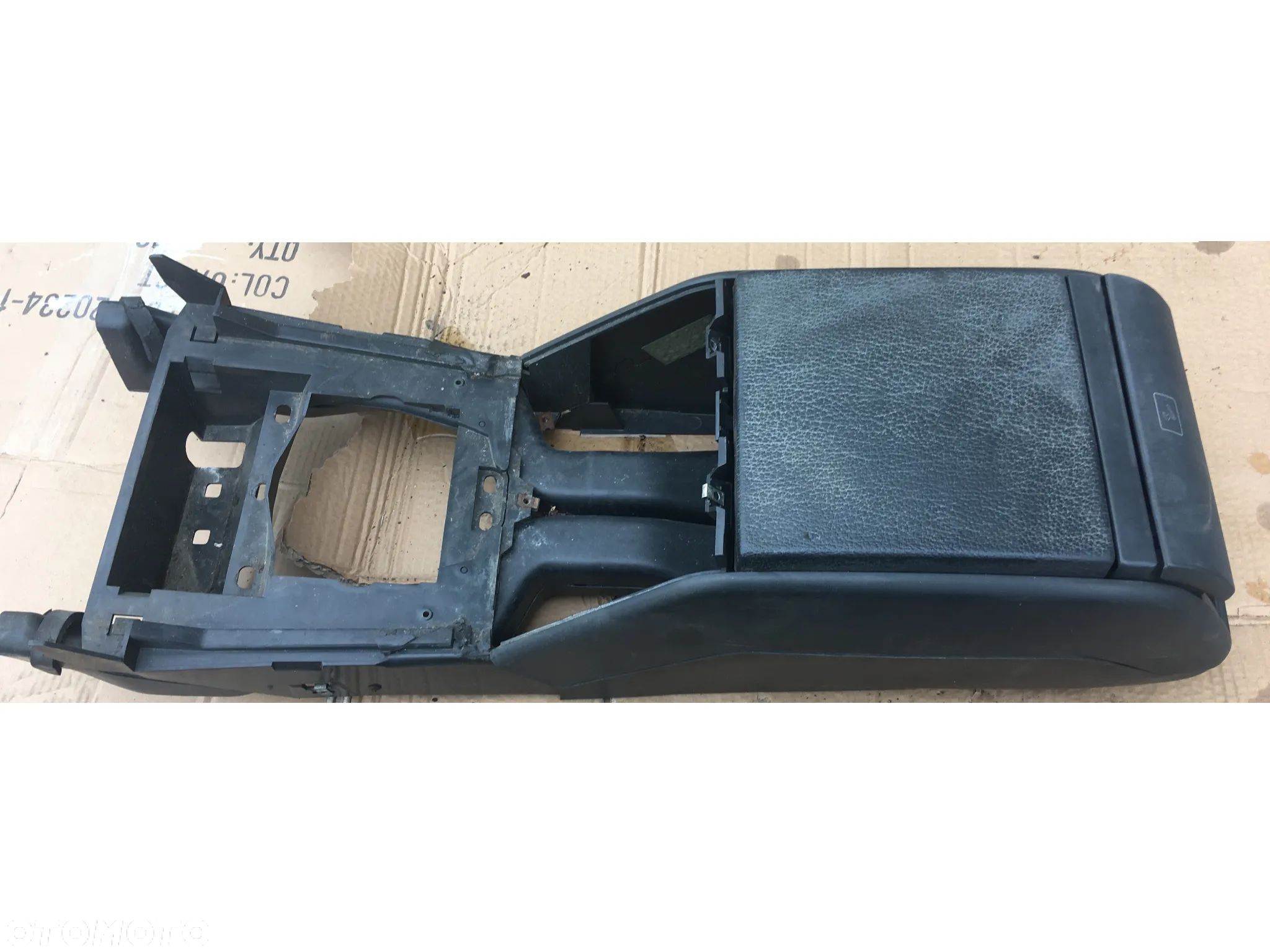 Tunel środkowy podłokietnik czarny RANGE ROVER P38 - 1