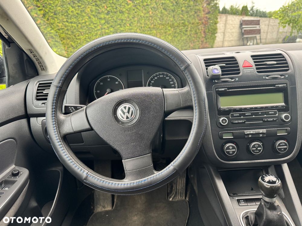 Volkswagen Golf - 25