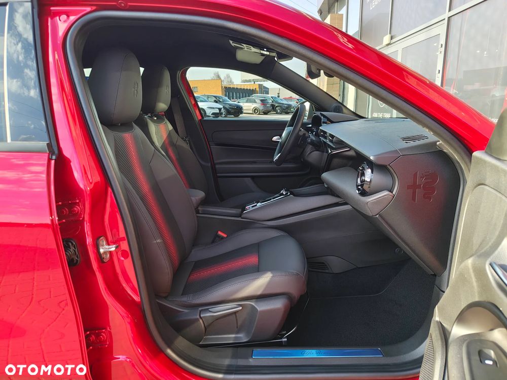 Alfa Romeo Junior 1.2 mHEV Ibrida Q4 eDCT - 13