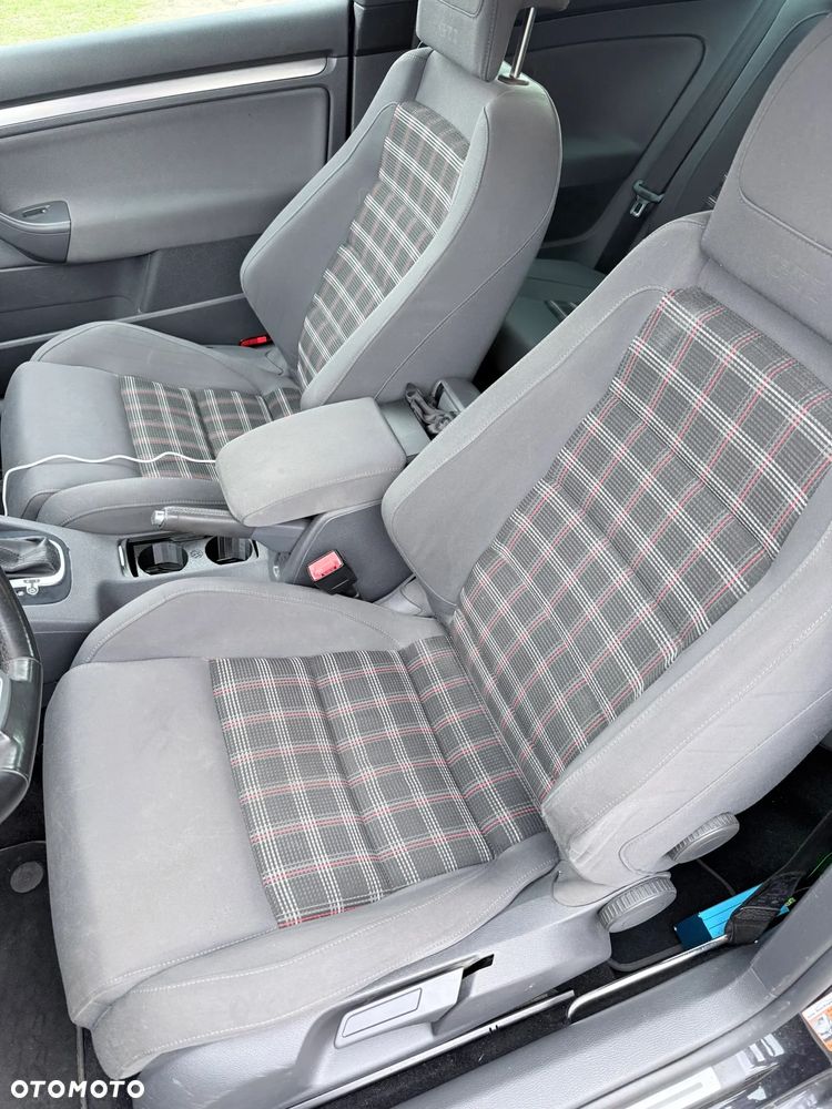 Volkswagen Golf - 17