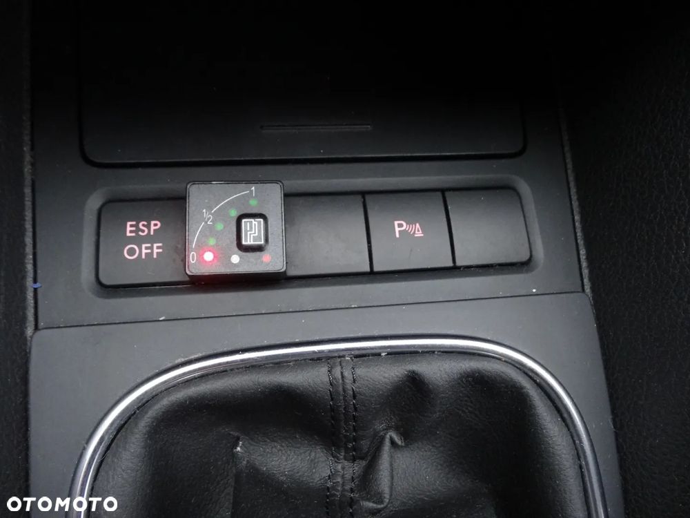 Volkswagen Golf 1.6 Comfortline - 29