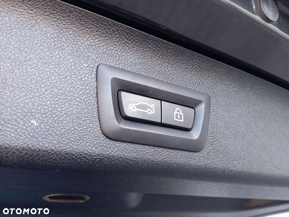 BMW Seria 5 520d Sport Line - 22