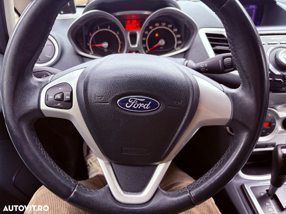 Ford Fiesta 1.4 Autom. Titanium - 21