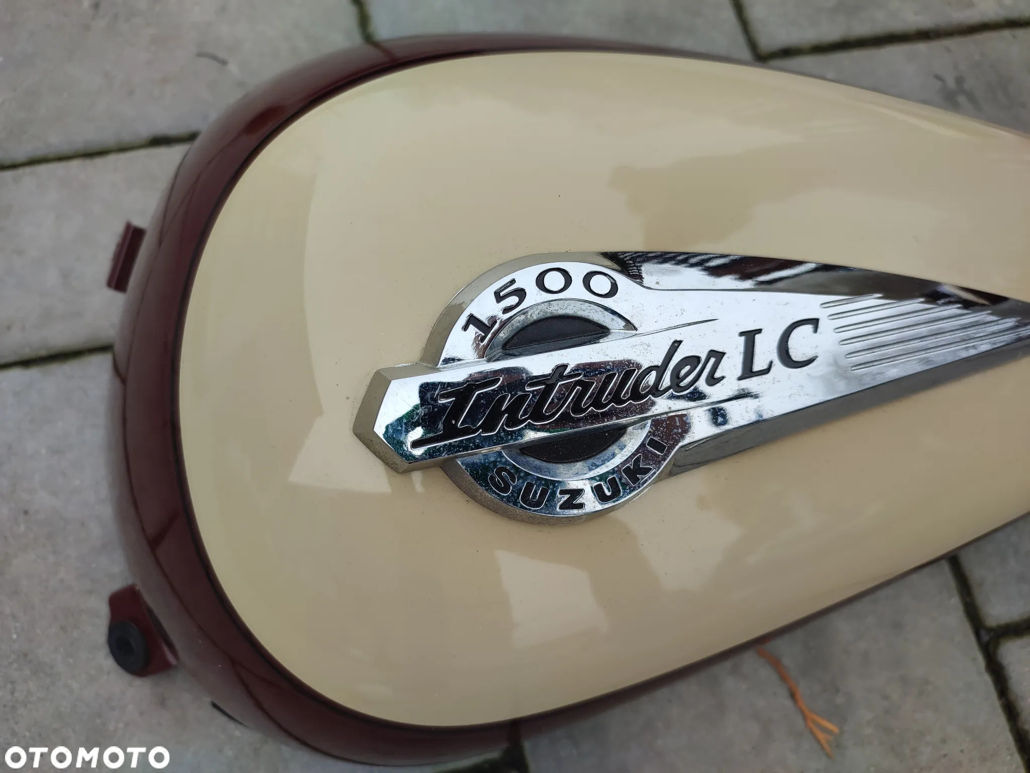 Nakładka na bak, osłona zbiornika paliwa, znaczek Suzuki Intruder 1500 LC - 7